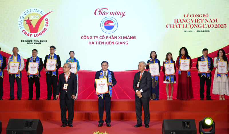 Tập đoàn Tân Á Đại Thành khẳng định uy tín với danh hiệu “Hàng Việt Nam chất lượng cao” 19 năm liên tiếp